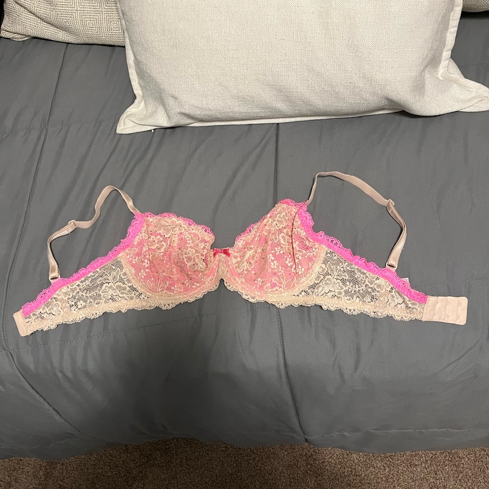 Victoria secret sexy lace underwire bra in perfect condition